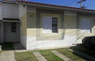 Imagem: A casa em condomínio possui 3 Dormitórios, 2 Banheiros, 2