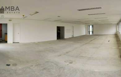 Imagem: O depósito possui 3 Vagas na garagem, 200m² de Área e está