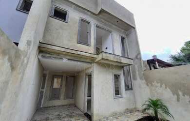 Imagem: A casa possui 3 Dormitórios, 2 Banheiros, 1 Vaga na garagem