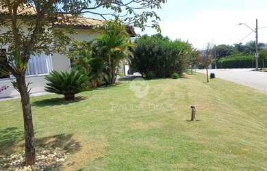 Imagem: A casa em condomínio possui 3 Dormitórios, 1 Banheiro, 2 Vagas