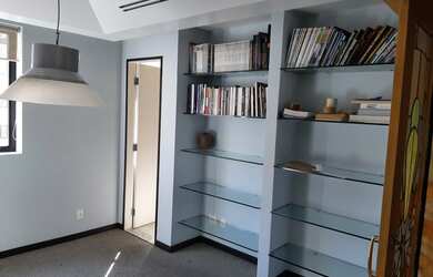 Imagem: O depósito possui 4 Vagas na garagem, 120m² de Área e está