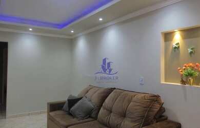 Imagem: A casa possui 4 Dormitórios, 2 Banheiros, 3 Vagas na garagem