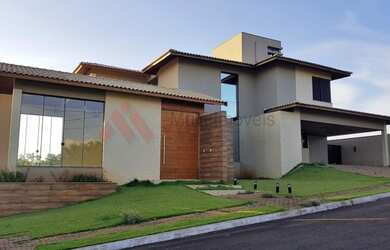 Imagem: A casa possui 5 Dormitórios, 5 Banheiros, 4 Vagas na garagem