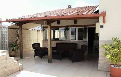 Imagem: O apartamento possui 5 Dormitórios, 5 Banheiros, 4 Vagas na