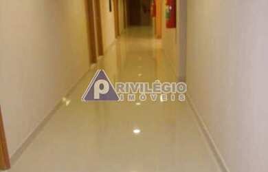 Imagem: O depósito possui 1 Vaga na garagem, 27m² de Área e está