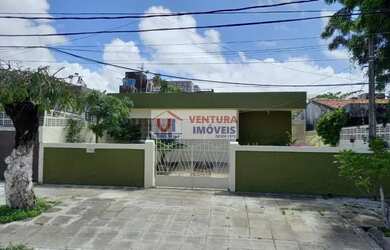 Imagem: A casa possui 3 Dormitórios, 1 Banheiro, 1 Vaga na garagem