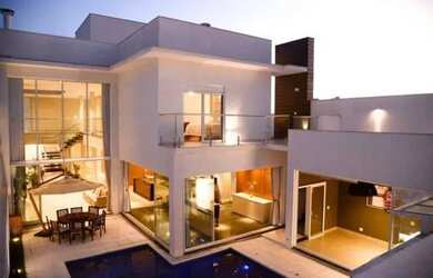 Imagem: A casa em condomínio para alugar possui 3 Dormitórios, 5 Banheiros