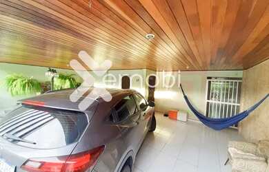 Imagem: A casa em condomínio à venda possui 3 Dormitórios, 2 Banheiros