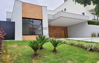 Imagem: A casa em condomínio possui 4 Dormitórios, 4 Banheiros, 2