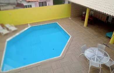 Imagem: A casa possui 3 Dormitórios, 1 Banheiro, 1 Vaga na garagem