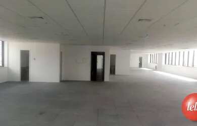 Imagem: O depósito possui 5 Vagas na garagem, 640m² de Área e está