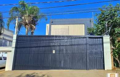 Imagem: O depósito possui 4 Vagas na garagem, 335m² de Área e está