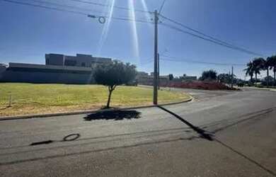 Imagem: O terreno possui 470m² de Área e está localizado em Jardim