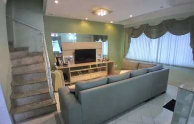 Imagem: A casa possui 3 Dormitórios, 2 Banheiros, 2 Vagas na garagem