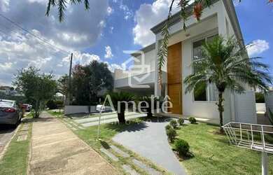 Imagem: A casa em condomínio para alugar possui 3 Dormitórios, 4 Banheiros