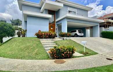 Imagem: A casa em condomínio e possui 3 Dormitórios, Suítes, 5 Banheiros