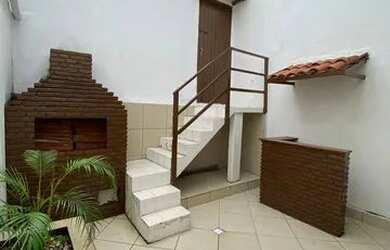 Imagem: A casa em condomínio para alugar possui 3 Dormitórios, 2 Banheiros