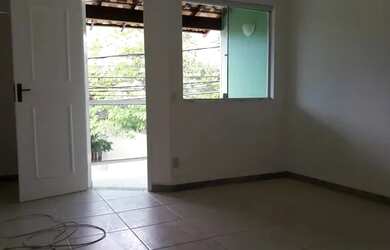 Imagem: A casa possui 2 Dormitórios, 2 Banheiros, 1 Vaga na garagem