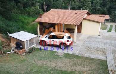 Imagem: A chácara possui 2.000m² de Área e está localizado em Centro