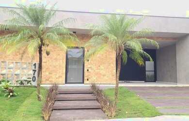 Imagem: A casa em condomínio possui 3 Dormitórios, 1 Banheiro, 4 Vagas