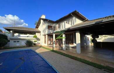 Imagem: A casa possui 4 Dormitórios, 5 Banheiros, 5 Vagas na garagem