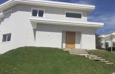 Imagem: A casa em condomínio possui 4 Dormitórios, 5 Banheiros, 5