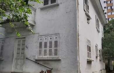 Imagem: A casa possui 5 Dormitórios, 4 Banheiros, 5 Vagas na garagem