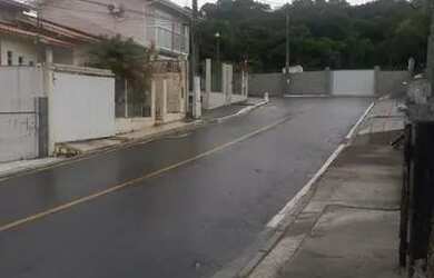 Imagem: A casa possui 2 Dormitórios, 2 Banheiros, 5 Vagas na garagem