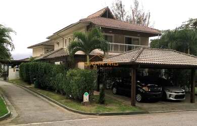 Imagem: A casa em condomínio possui 4 Dormitórios, 5 Banheiros, 3