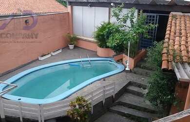 Imagem: A casa possui 4 Dormitórios, 3 Banheiros, 5 Vagas na garagem