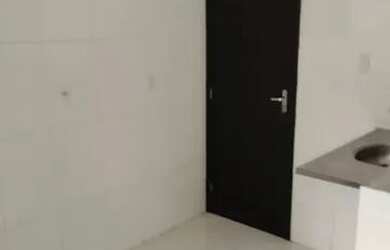 Imagem: A casa possui 2 Dormitórios, 2 Banheiros, 2 Vagas na garagem