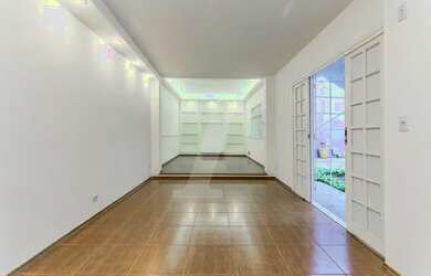 Imagem: A casa possui 3 Dormitórios, 4 Banheiros, 4 Vagas na garagem