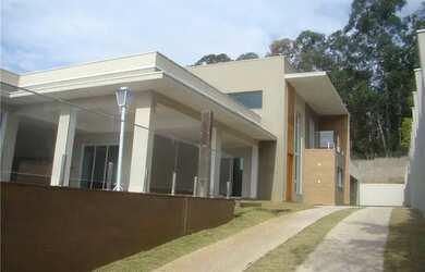 Imagem: A casa em condomínio possui 4 Dormitórios, 5 Banheiros, 4