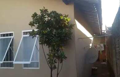 Imagem: A casa possui 2 Dormitórios, 1 Banheiro, 83m² de Área e