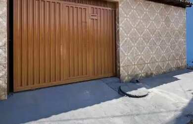 Imagem: A casa possui 2 Dormitórios, 1 Banheiro, 1 Vaga na garagem