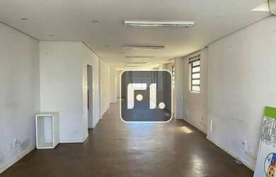 Imagem: O depósito possui 1 Vaga na garagem e 303m² de Área e está