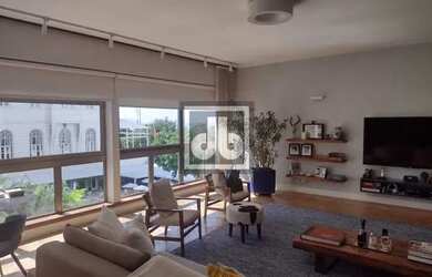 Imagem: O apartamento possui 4 Dormitórios, 5 Banheiros, 2 Vagas na