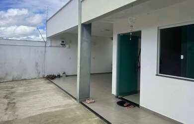 Imagem: A casa possui 2 Dormitórios e 1 Banheiro e está localizado