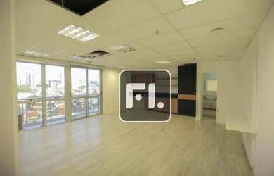 Imagem: O depósito possui 4 Vagas na garagem, 199m² de Área e está