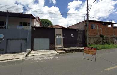 Imagem: A casa possui 2 Dormitórios, 2 Banheiros, 1 Vaga na garagem