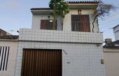 Imagem: A casa possui 3 Dormitórios, 4 Banheiros, 2 Vagas na garagem