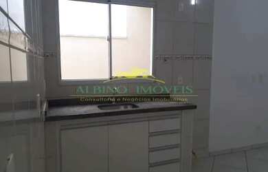 Imagem: A casa possui 2 Dormitórios, 1 Banheiro, 2 Vagas na garagem