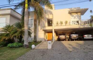 Imagem: A casa em condomínio possui 4 Dormitórios, 5 Banheiros, 5