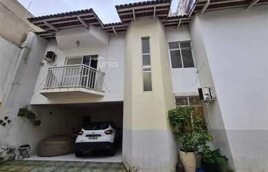 Imagem: A casa em condomínio possui 4 Dormitórios, 4 Banheiros, 3