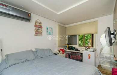 Imagem 4: Sobrado de nível com pier ao Guaiba