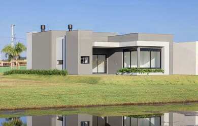 Imagem 5: Casa com fachada imponente no Reserva das Águas