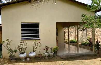 Imagem: A casa possui 2 Dormitórios, 1 Banheiro e está localizado