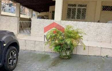 Imagem: A casa possui 3 Dormitórios, 3 Banheiros, 4 Vagas na garagem