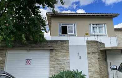 Imagem: A casa possui 4 Dormitórios, 4 Banheiros, 2 Vagas na garagem