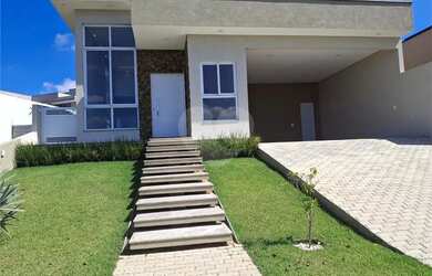 Imagem: A casa possui 3 Dormitórios, 2 Banheiros, 4 Vagas na garagem